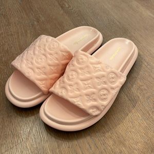 Brand New Women’s Slides